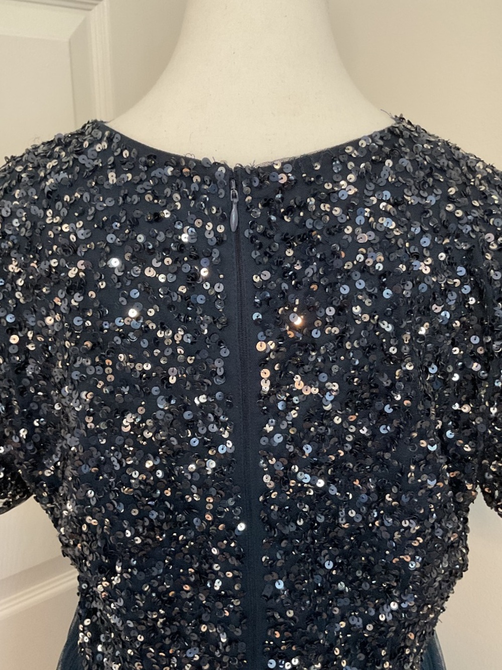 ⭐️ Maya Deluxe Women's V-Neck Navy Gown - size tag missing - Picture 8 of 11